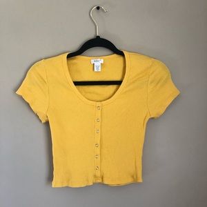 Yellow cropped tee